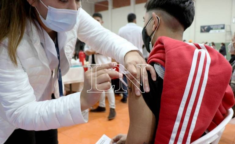 Fábricas y comercios reportan entre el 80 al 90 % del plantel inmunizado