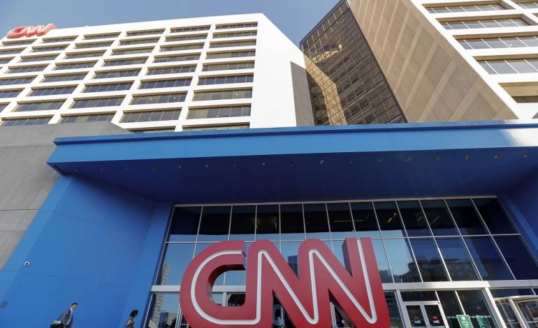CNN despide a 3 empleados por ir a la oficina sin contar con vacuna anticovid