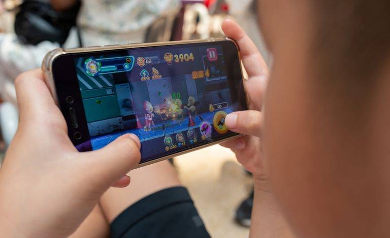 China limita a 3 horas semanales el acceso de menores a videojuegos en línea