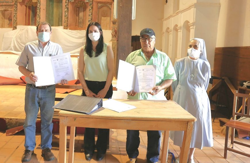 Firma de acta de inicio de obras de Iglesia de San Joaquín y Santa Ana