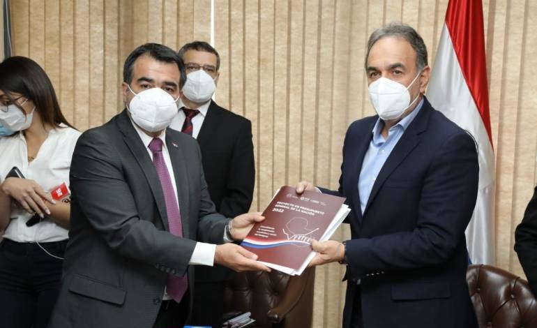 Hacienda presenta PGN 2022 al Congreso: no se prevé aumento salarial para sector público