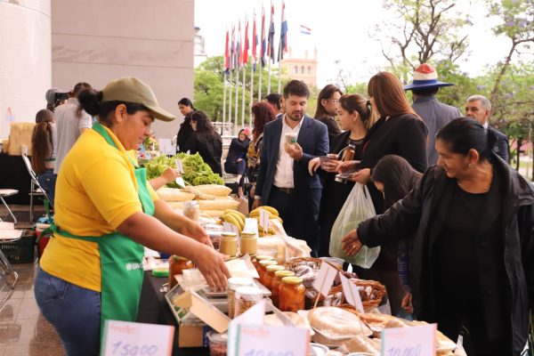 Feria agropecuaria este miércoles en la explanada del Congreso Nacional